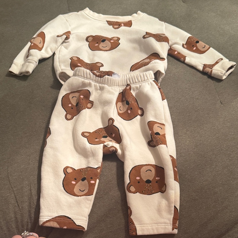 Old navy teddy bear matching sweatsuit size 6-12 month